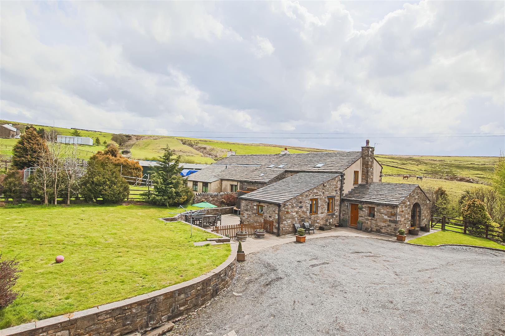 4 Bed Equestrian For Sale - Main Image